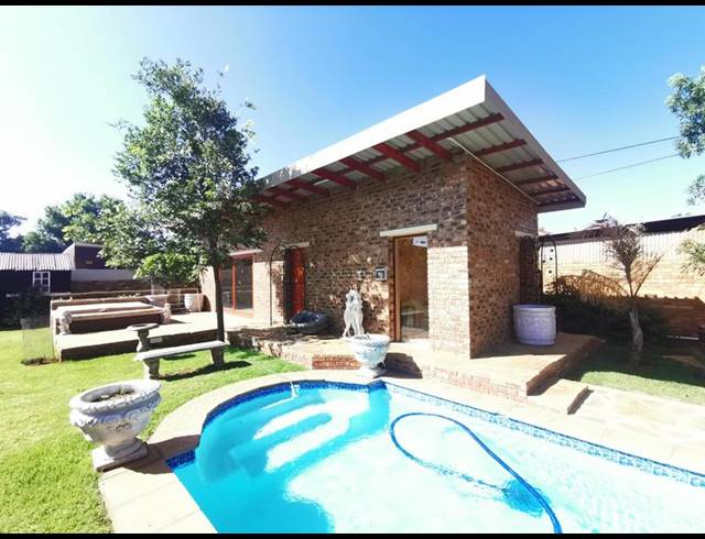 5 BEDROOM HOUSE FOR SALE IN GOLF PARK